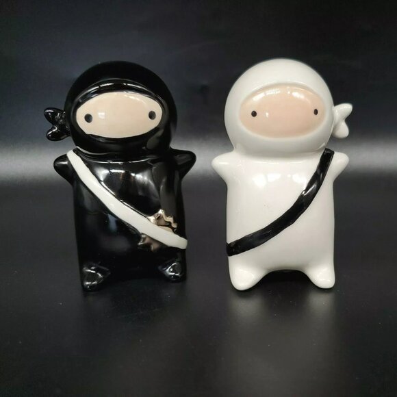 NINJA SALT AND PEPPER SHAKERS Set Ceramic Japanese Warriors Black White - Picture 1 of 12